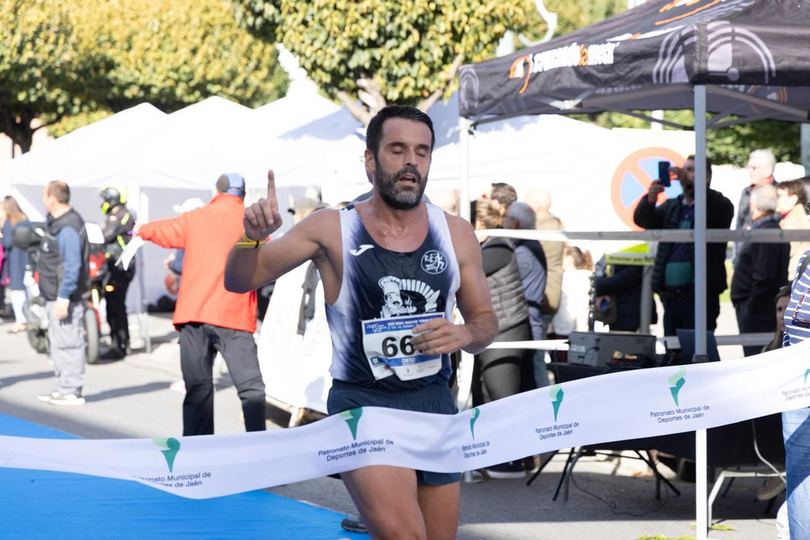 En imágenes: multitudinaria e histórica XXIX Media Maratón 'Ciudad de Jaén' y 10k en memoria de Paco Manzaneda