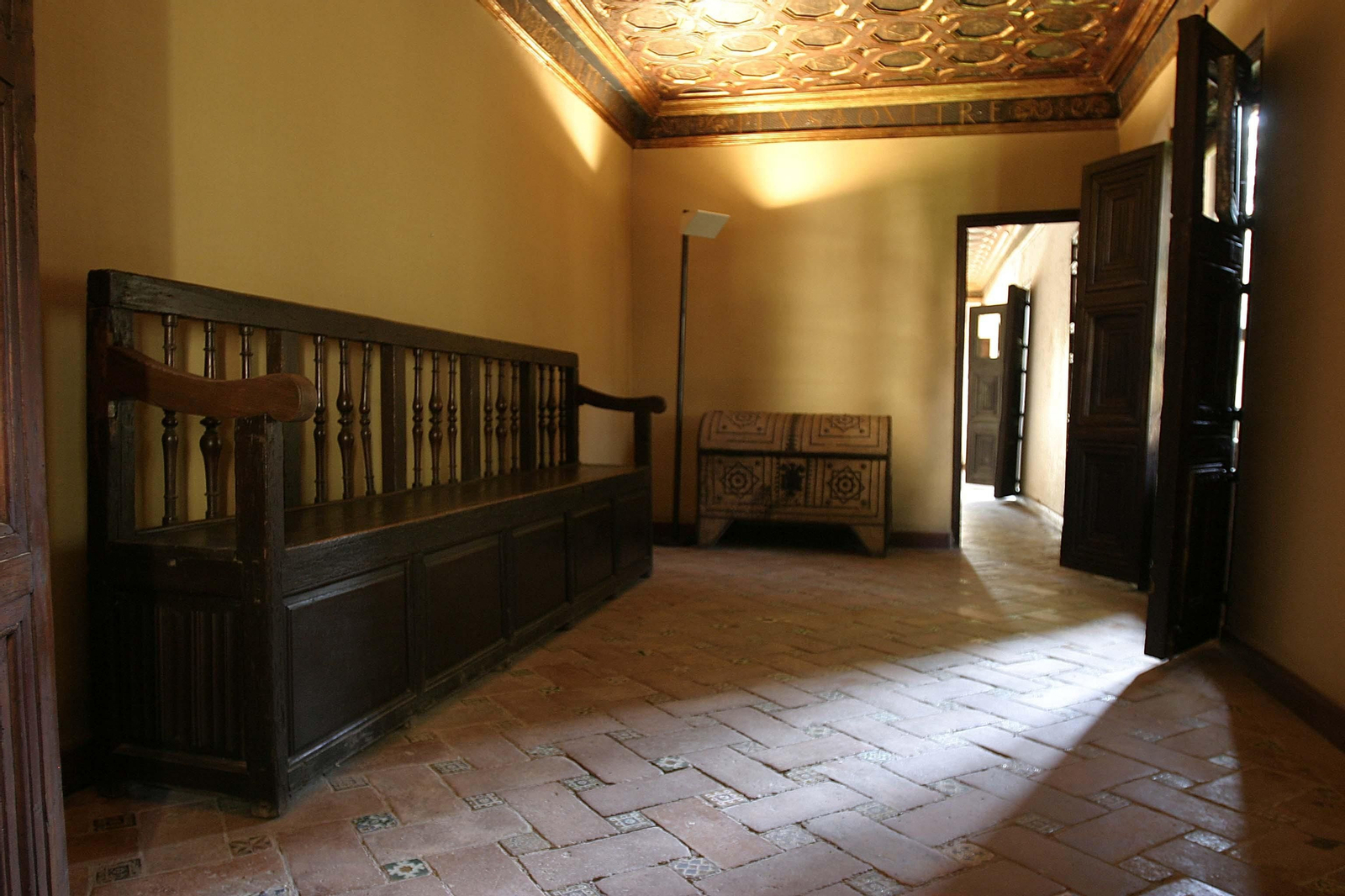 1. En esta estancia cohabitaron Washington Irving y su amigo ruso . 2. El príncipe ruso Dimitri Dolgorukov. 3. Escudo de la familia real Dolgorukov.