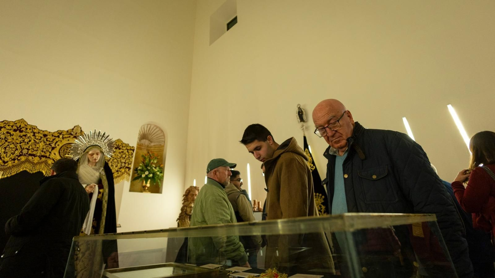 Inaugurada la muestra 'Dei Craft': San Fernando muestra su patrimonio cofrade