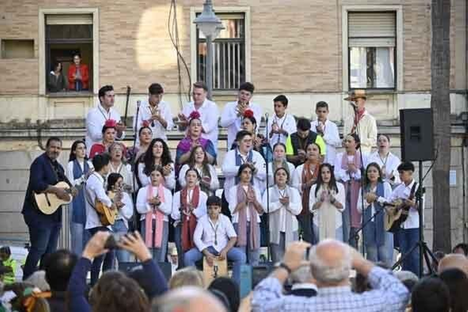 Las mejores imágenes de los peregrinos en la salida de Emigrantes