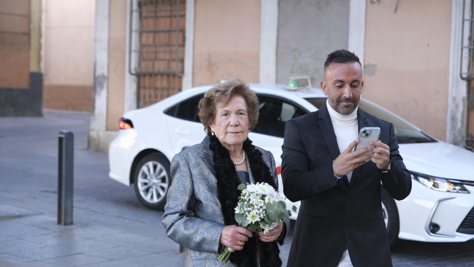Brindis por 75 años de amor de Carmen y Roque, en imágenes