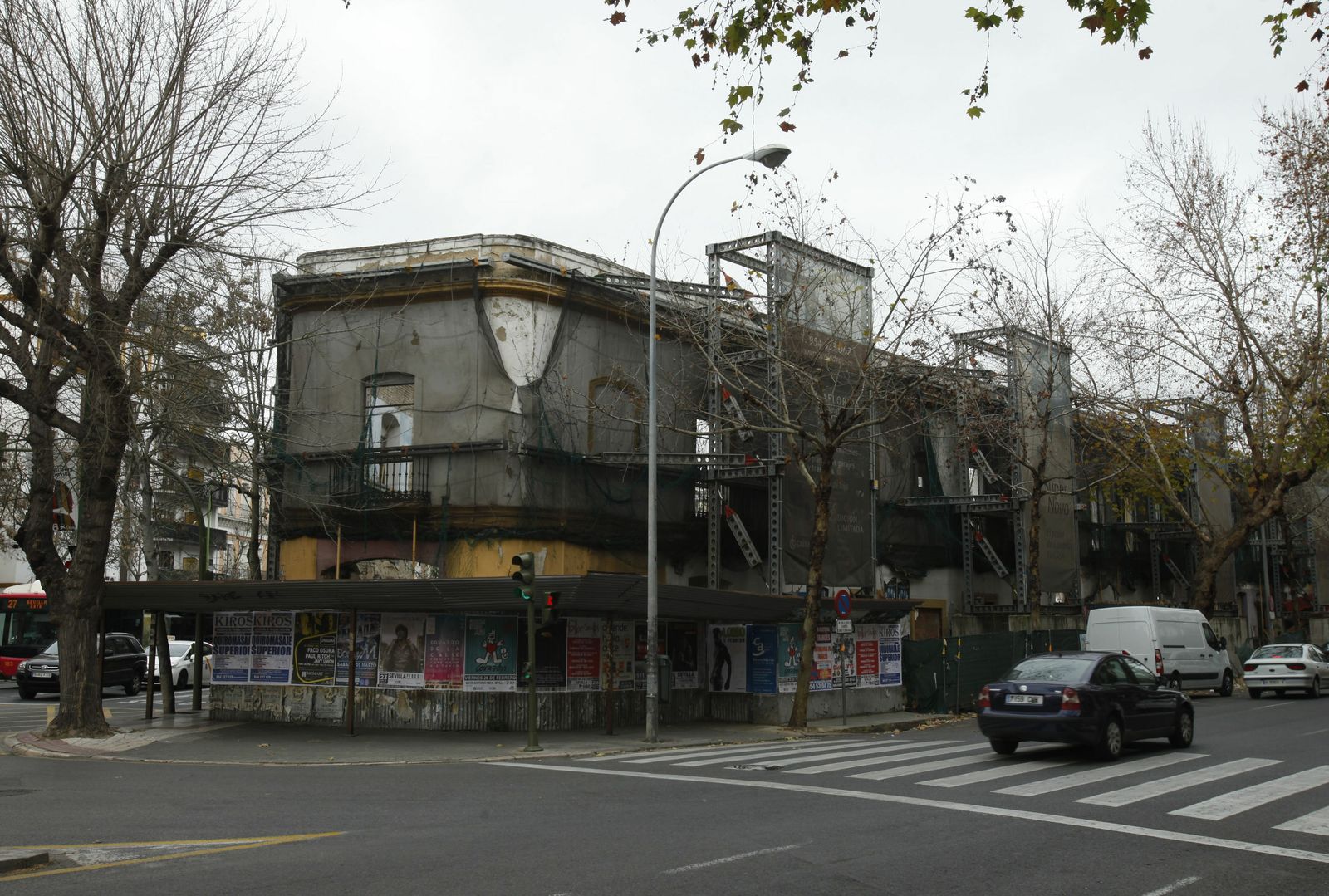 Fachada del solar ubicado en las calles la Florida y Luis Montoto y la avenida de Menéndez y Pelayo