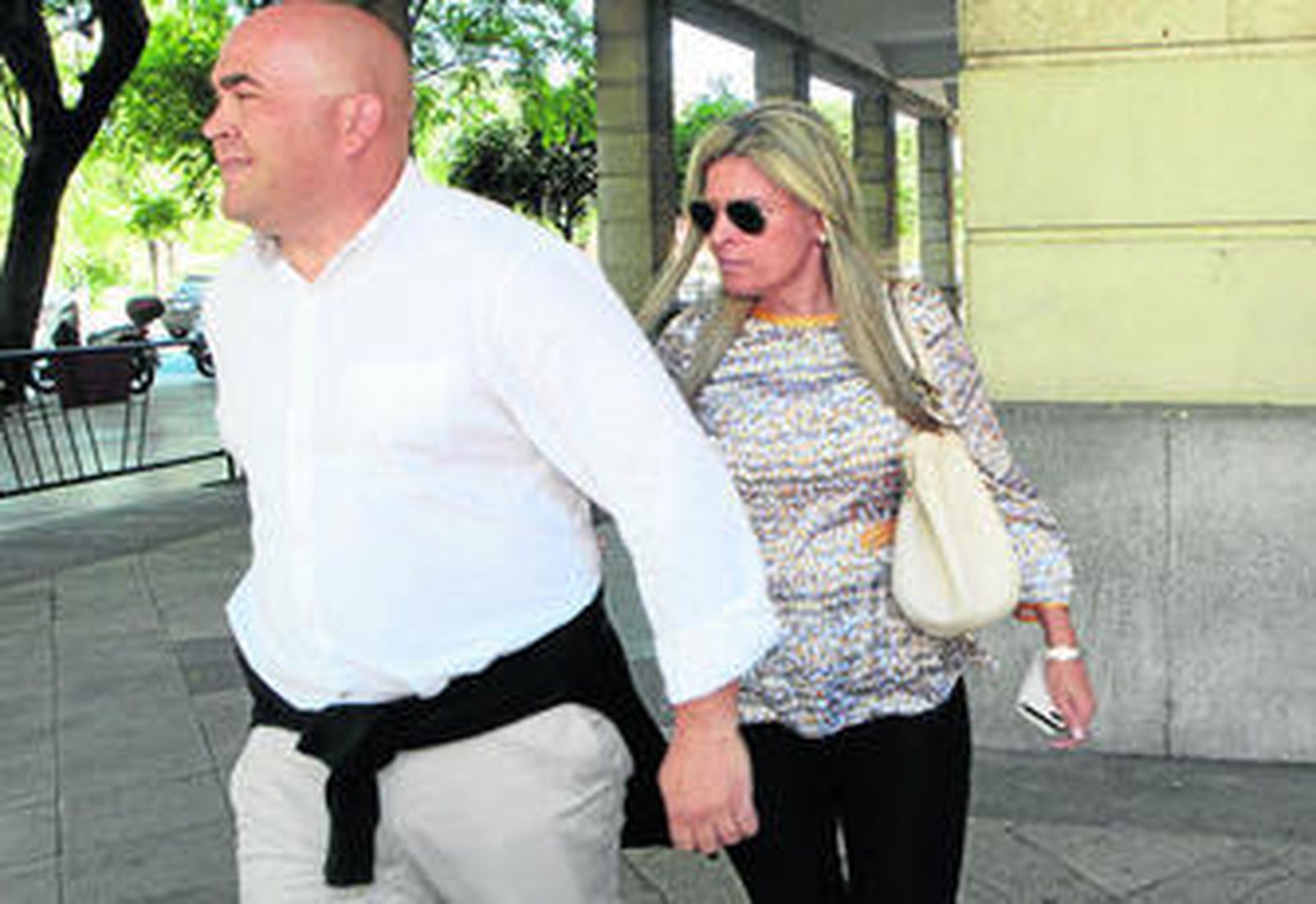 La alcaldesa Ana Hermoso sale de los juzgados de Sevilla en una imagen de archivo.