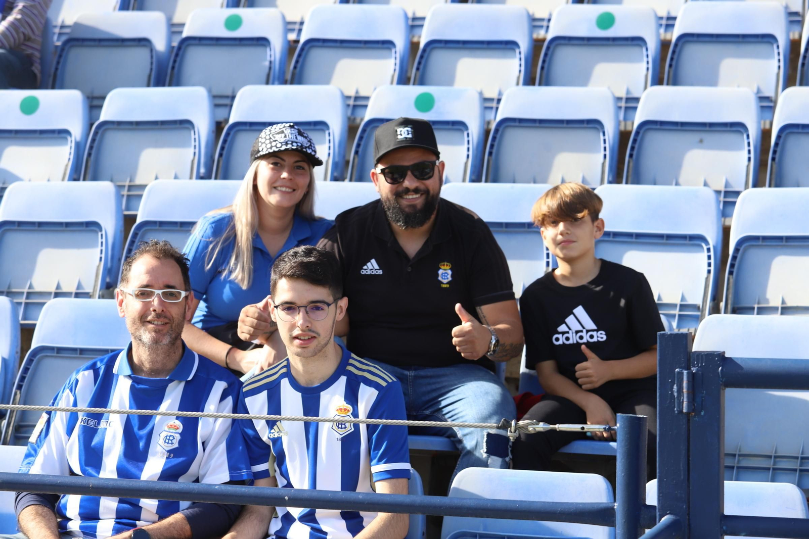 Imágenes del gran ambiente en el Nuevo Colombino para ver el  Recre-Burgos