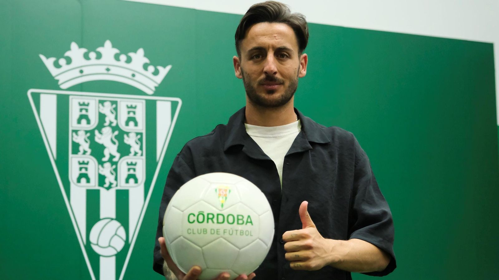 Adri Castellano, el día de su presentación con el Córdoba CF.