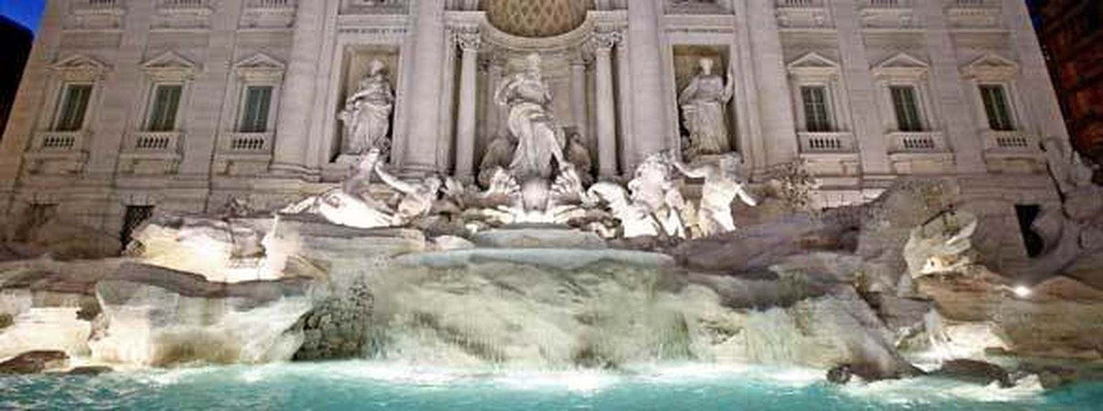 La Fontana di Trevi vuelve a brillar gracias a la firma de moda Fendi