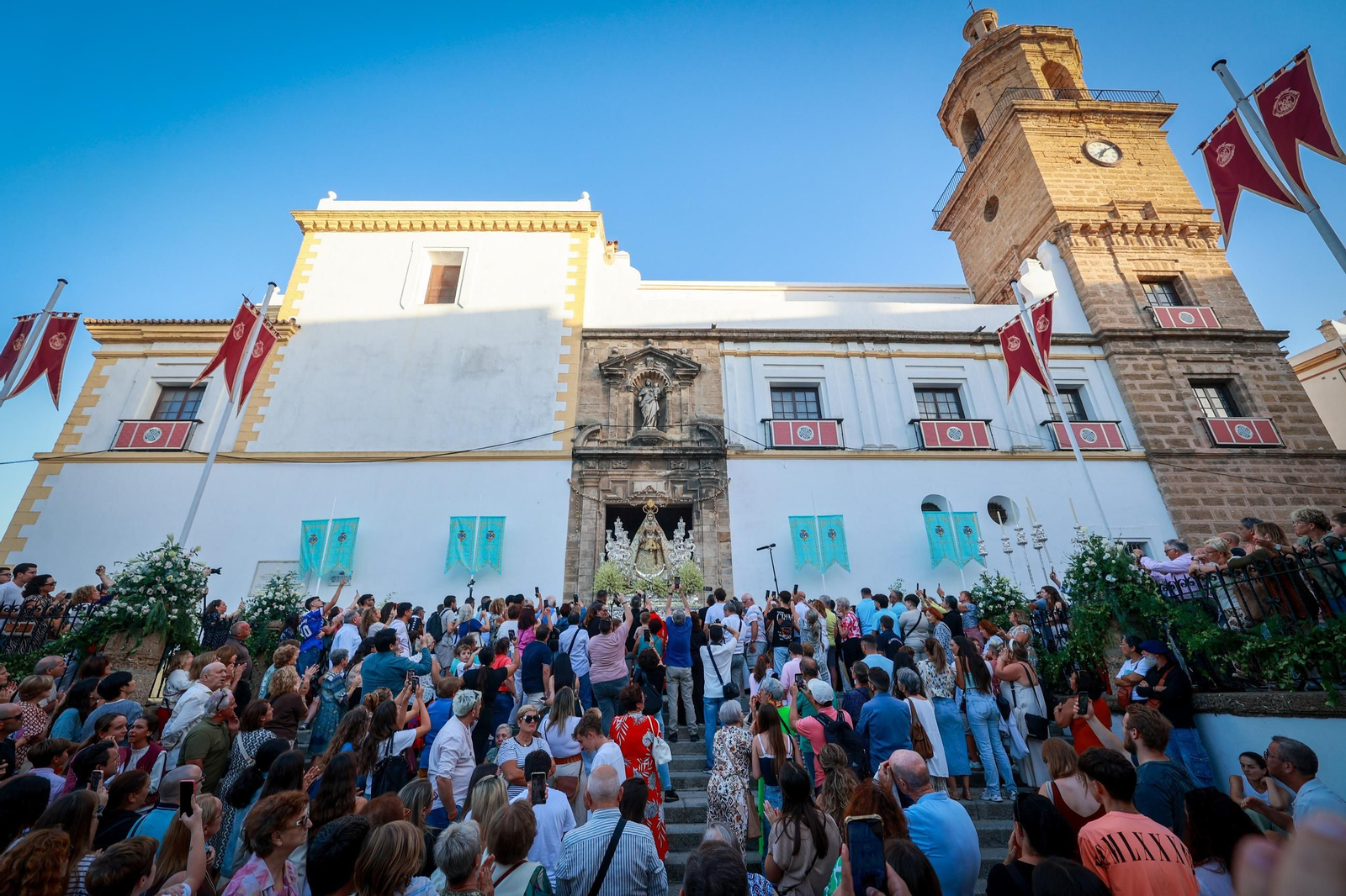 Las imágenes de la procesión de la Patrona por las calles de Cádiz