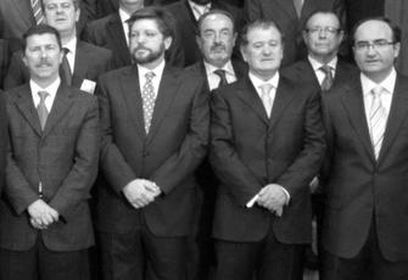 Antonio Nuño es el cuarto por la derecha, justo detrás de Jose Luis Hormaechea y Fernando González.