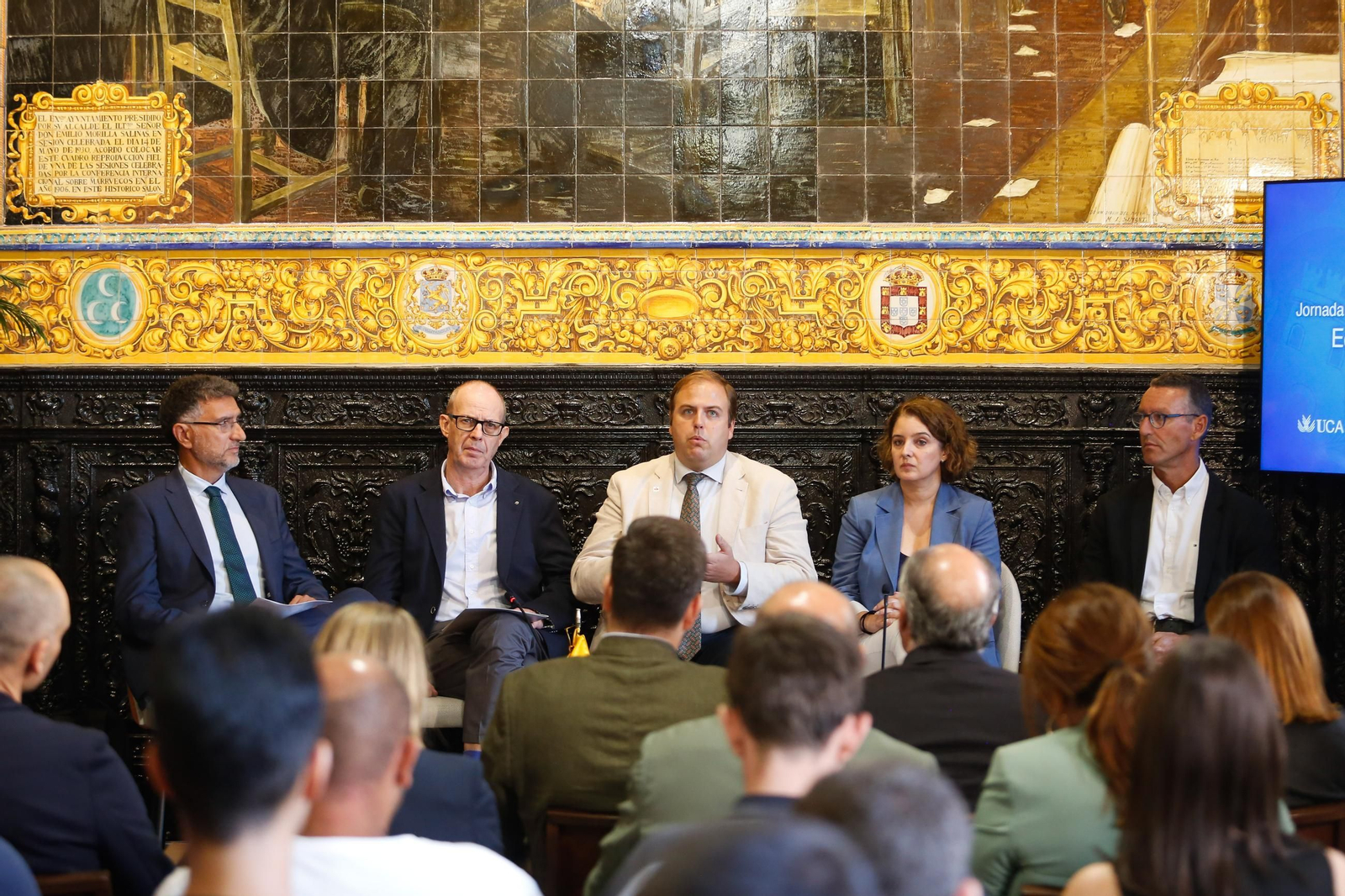 Fotos de la mesa redonda sobre economía azul y sostenibilidad, de las Cátedras Telefónica y la UCA