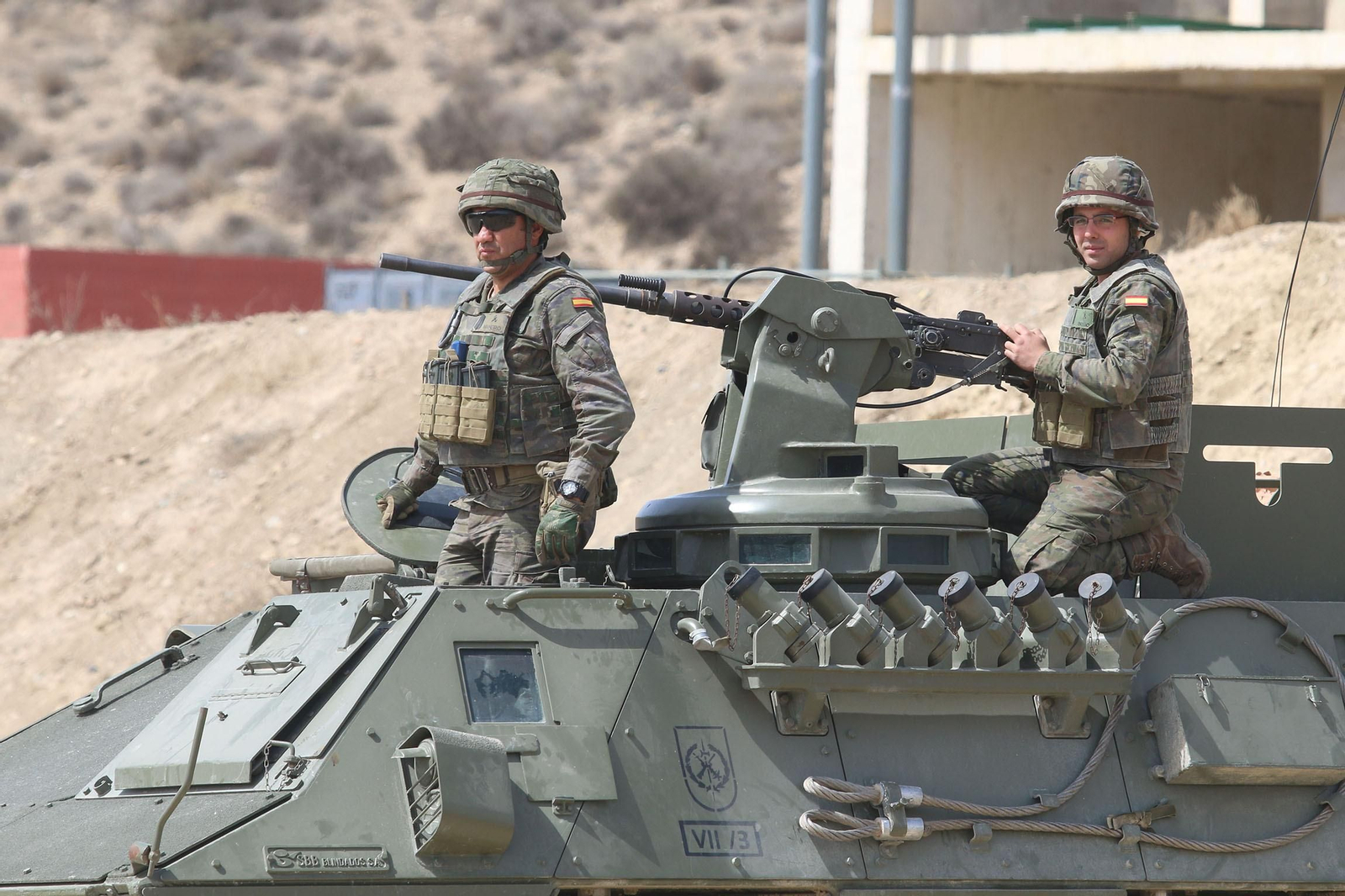 Imágenes de la visita de la ministra de Defensa a la base militar de Viator