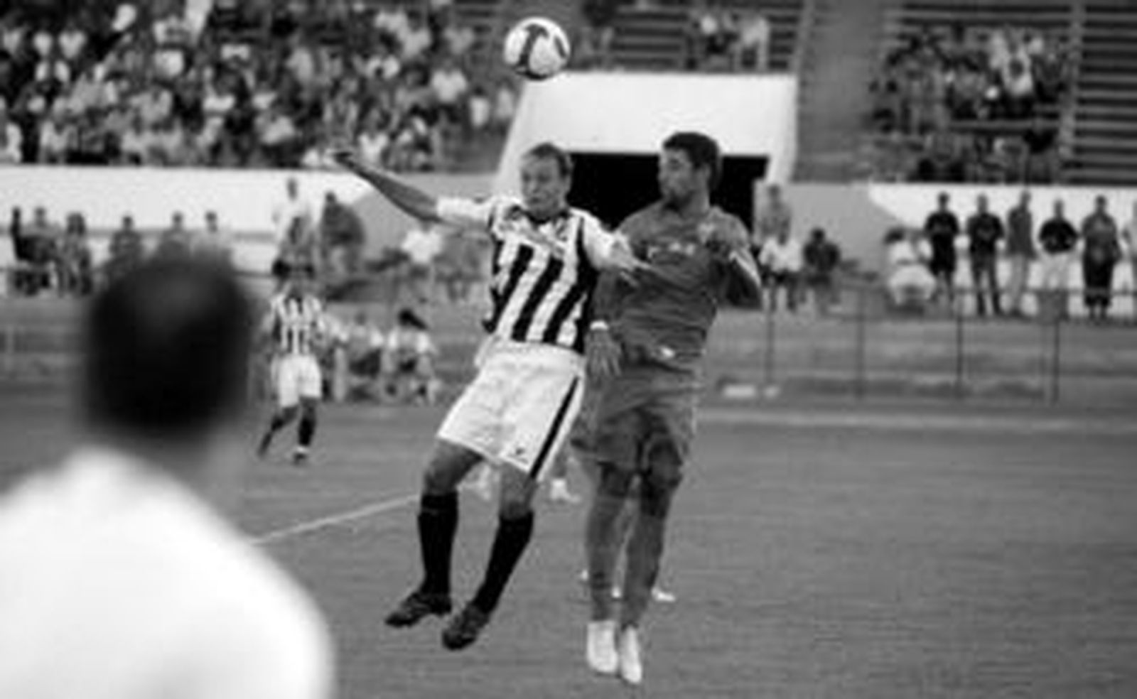 Enzo Noir, durante el encuentro ante el Recreativo de Huelva en el Municipal.