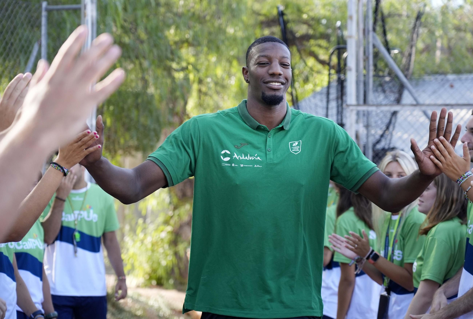 Yankuba Sima, Marta Ortega y Jesús Lázaro, en el campus Fundación Unicaja