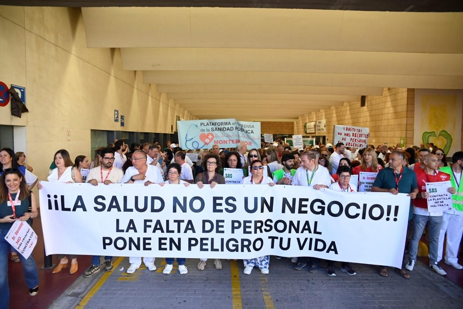 Las imágenes de la manifestación en el Hospital Reina Sofía por los recortes del SAS