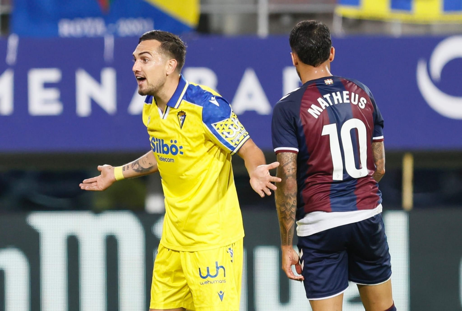 Las imágenes del partido de fútbol Éibar - Cádiz