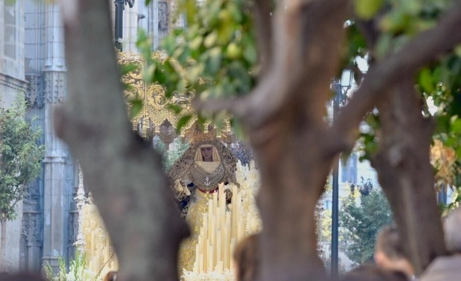 El regreso de la Esperanza de Triana, en imágenes