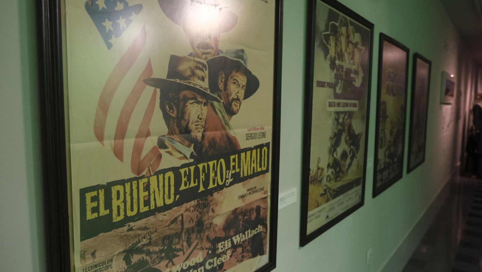 Inauguración de la exposición 'Revolución Leone' en la Casa del Cine de Almería, en imágenes