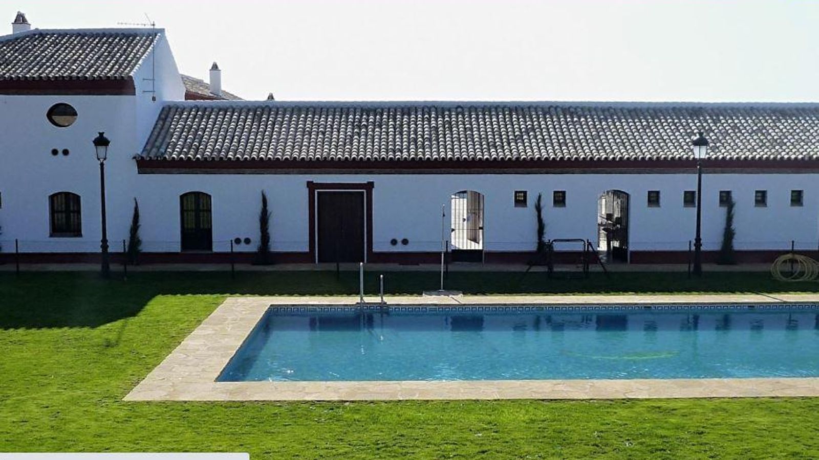 La casa principal del camping Pueblo Blanco