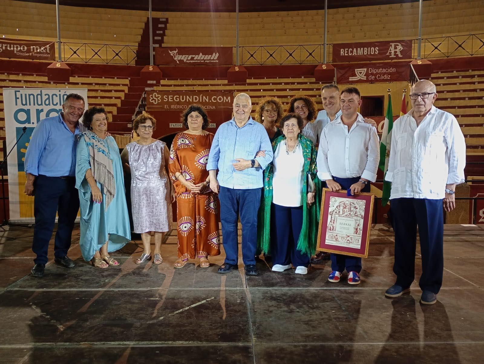 Foto de familia de la gala benéfica de la Fundación Aras.