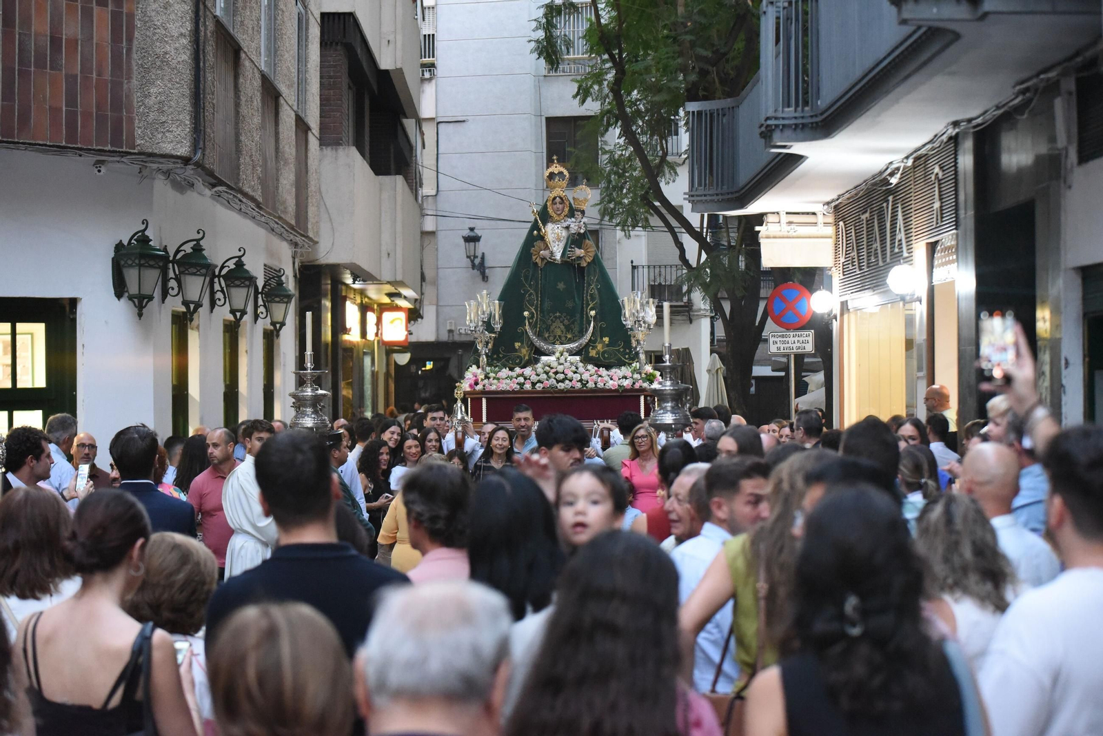 La procesión de la Virgen de Araceli por las calles de Córdoba