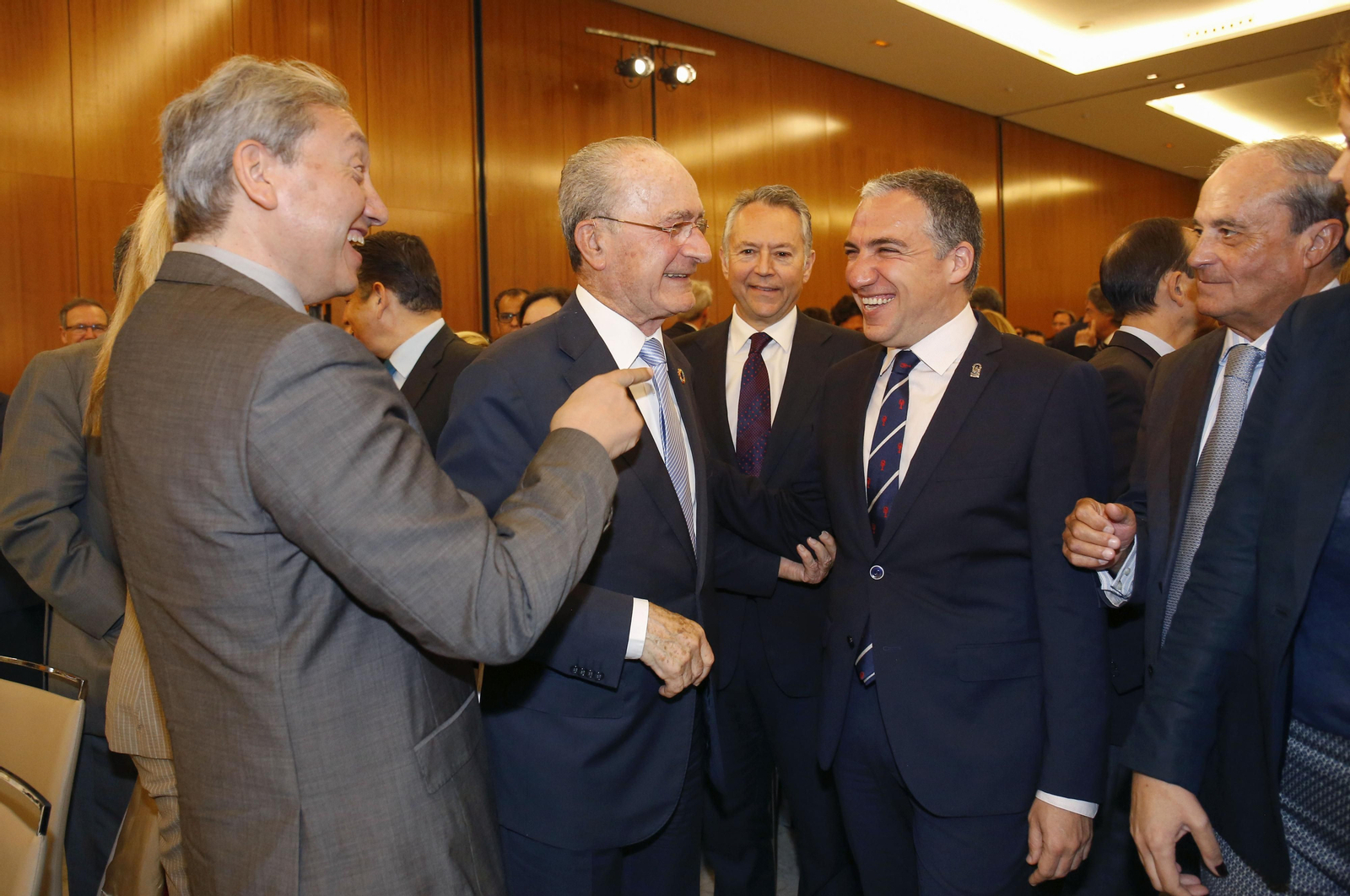 Las imágenes del foro joly con Elías Bendodo