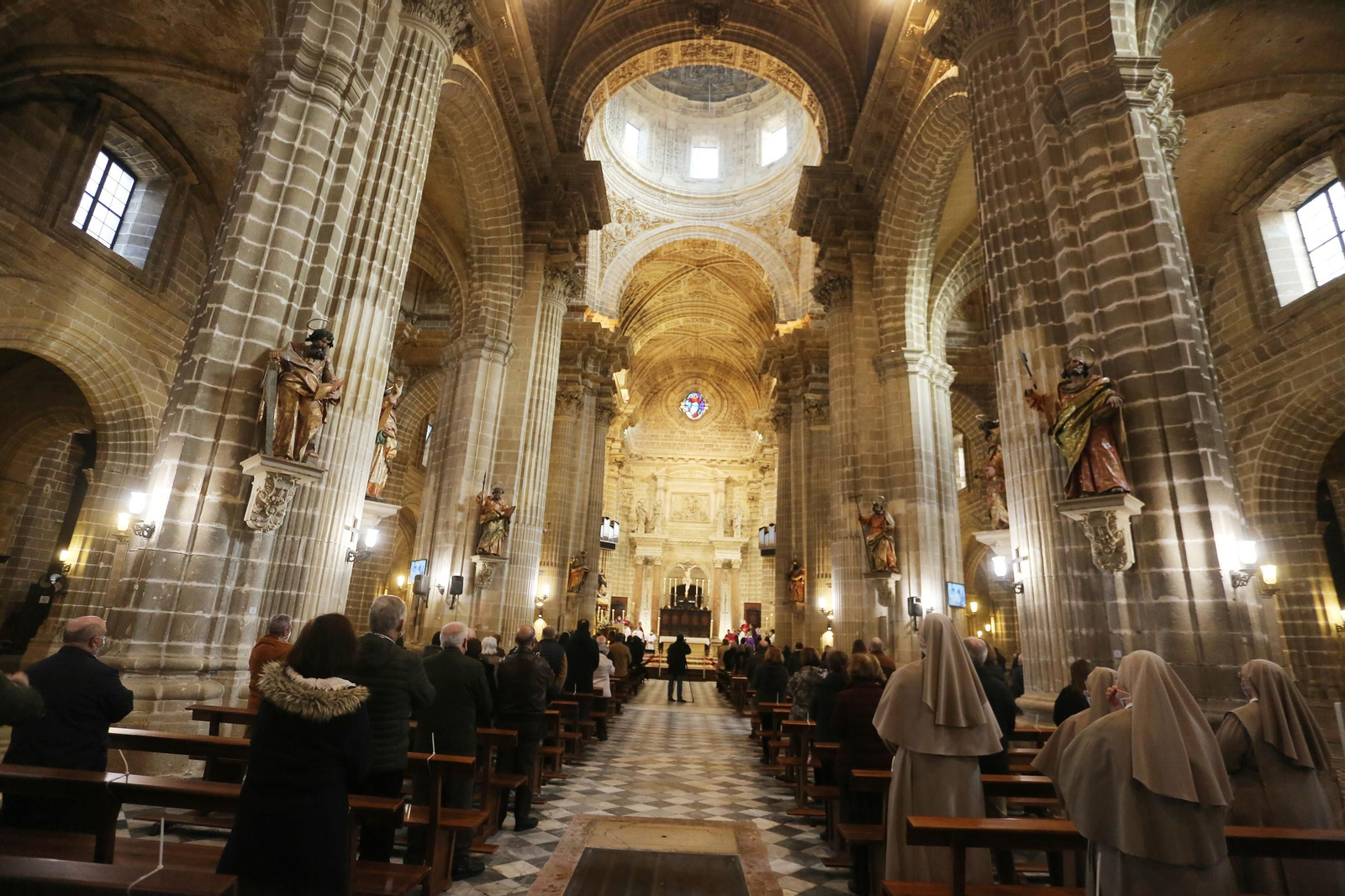 Misa funeral por Don Juan del Río en la catedral