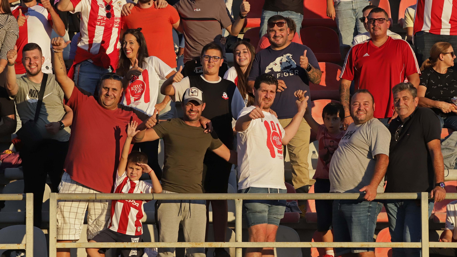 Fotos de la afición en el Nuevo Mirador