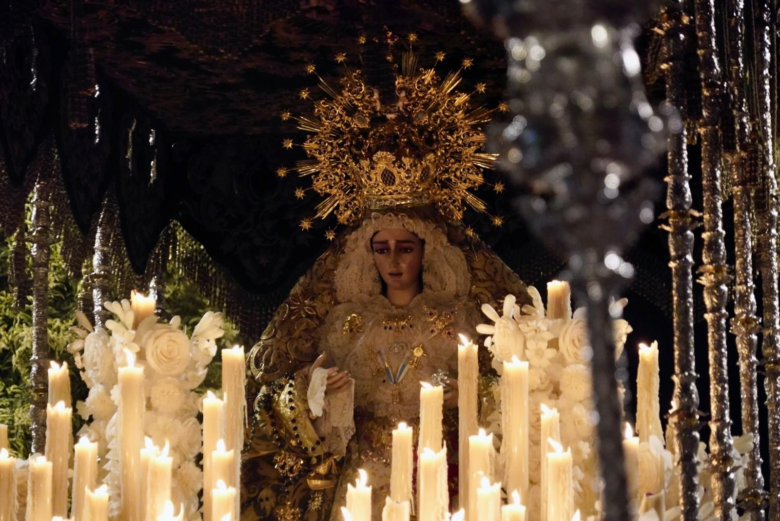 Imágenes de la procesión extraordinaria de la Virgen de la Esperanza por las calles de Huelva