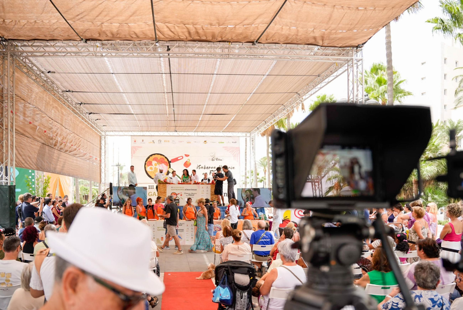 La Cofradía del Tomate y la semifinal del concurso gastronómico de la Feria de Almería, en imágenes