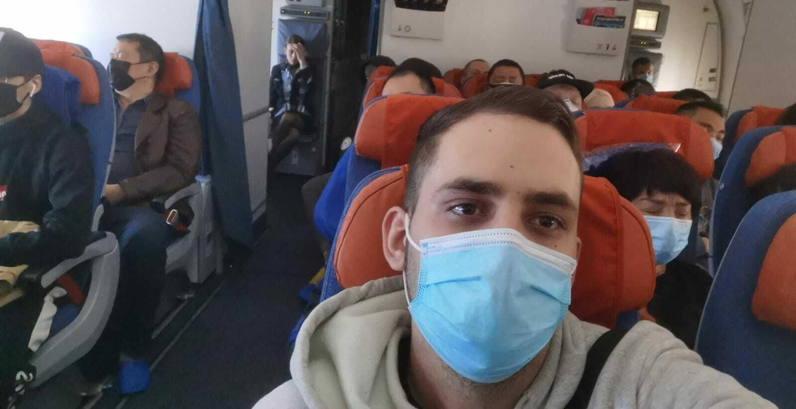 Juan Manuel Flores, en el vuelo que tomó rumno a Moscú.