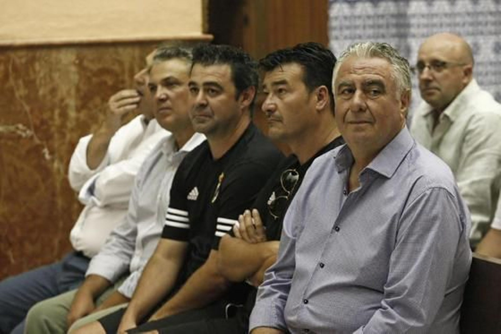 La plantilla realiza la tradicional ofrenda floral

Foto: Erasmo Fenoy