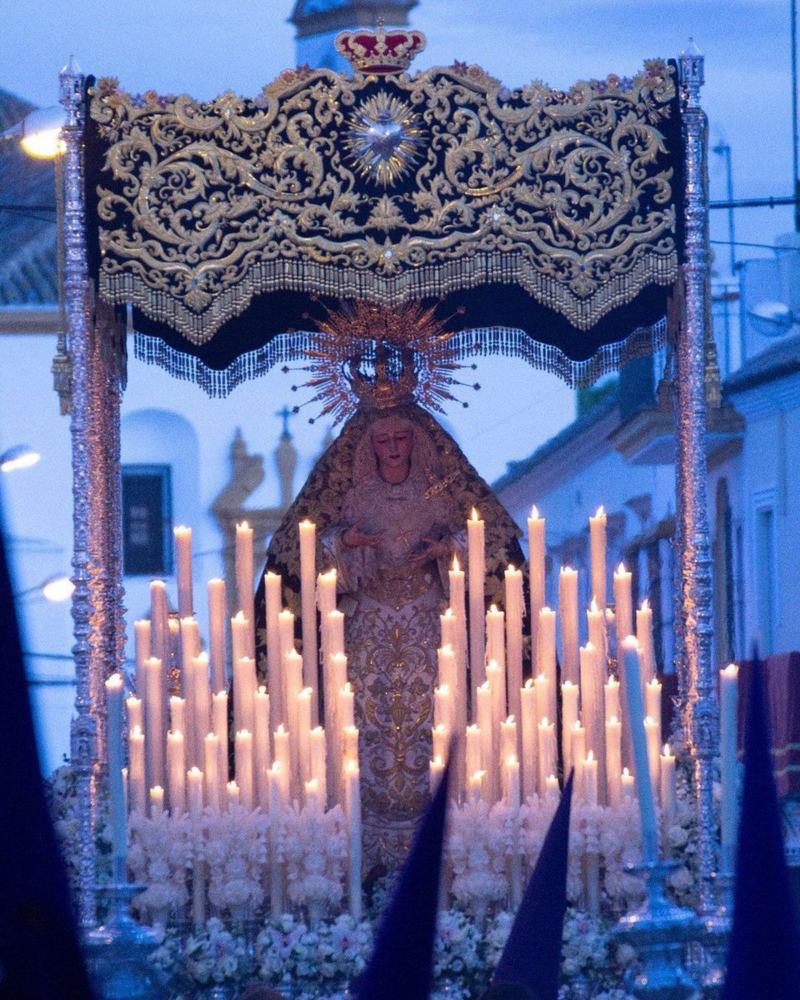 La Virgen de los Dolores en su paso de palio