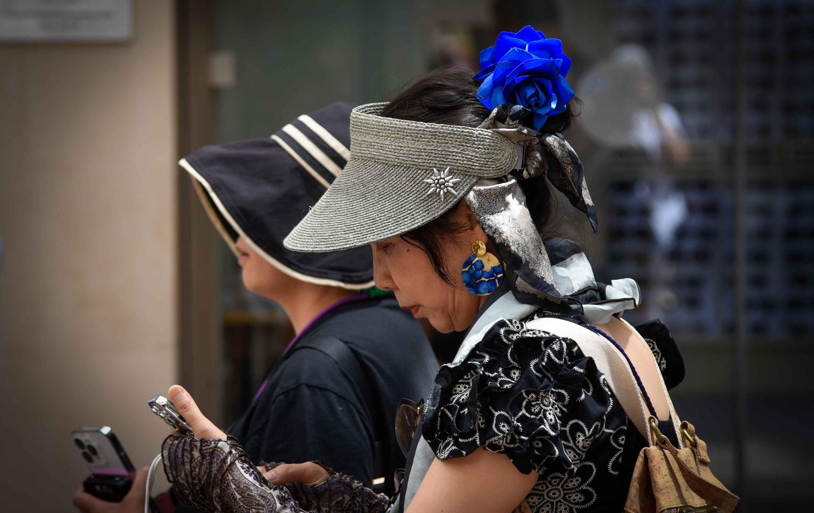La moda de los sombreros ha regresado a Sevilla