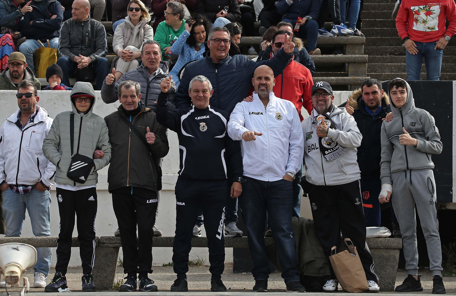 Fotos de la afición durante el Balona - Deportivo de La Coruña en el estadio municipal de La Línea