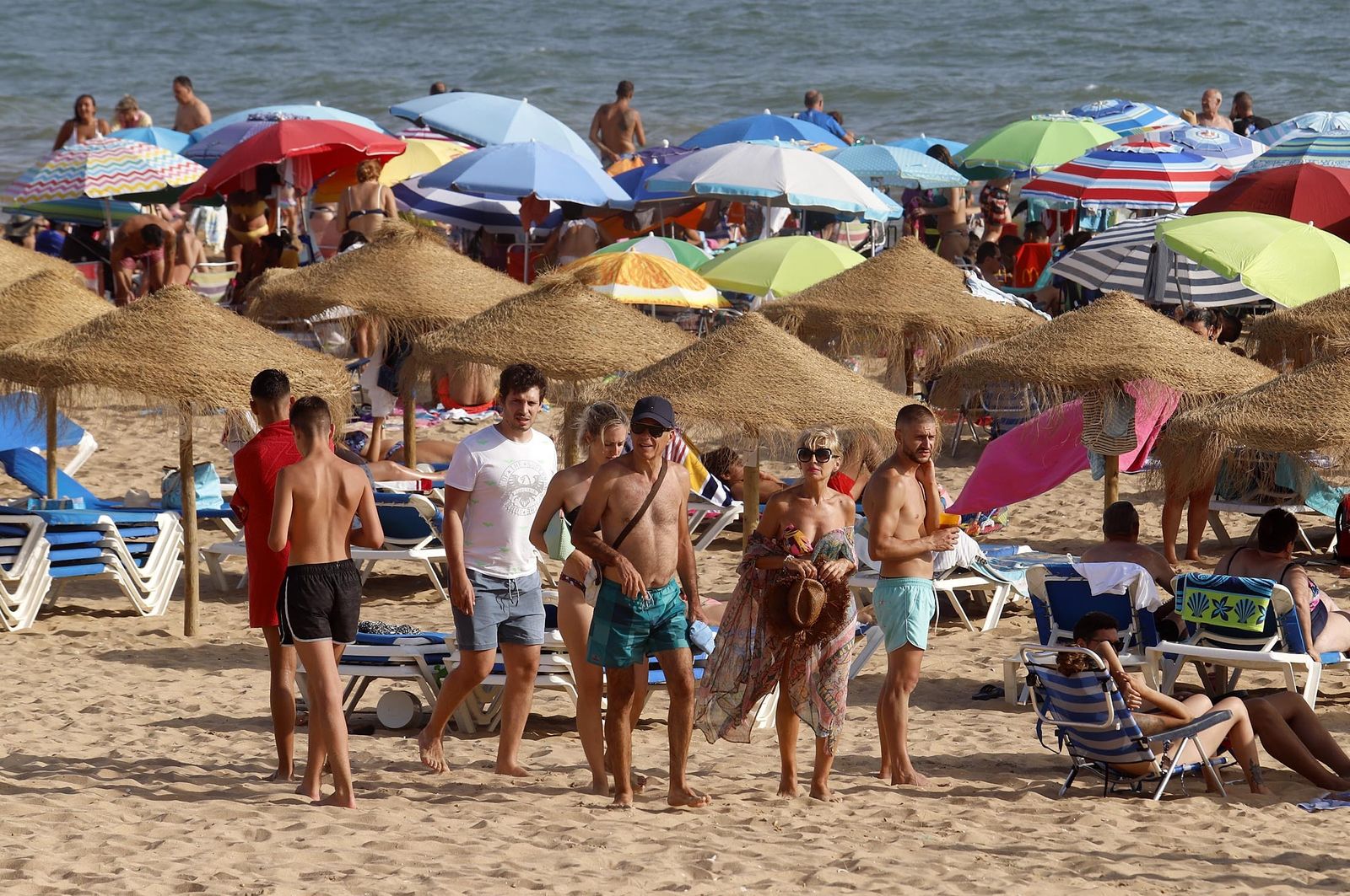Un día en las playas de Huelva, en imágenes