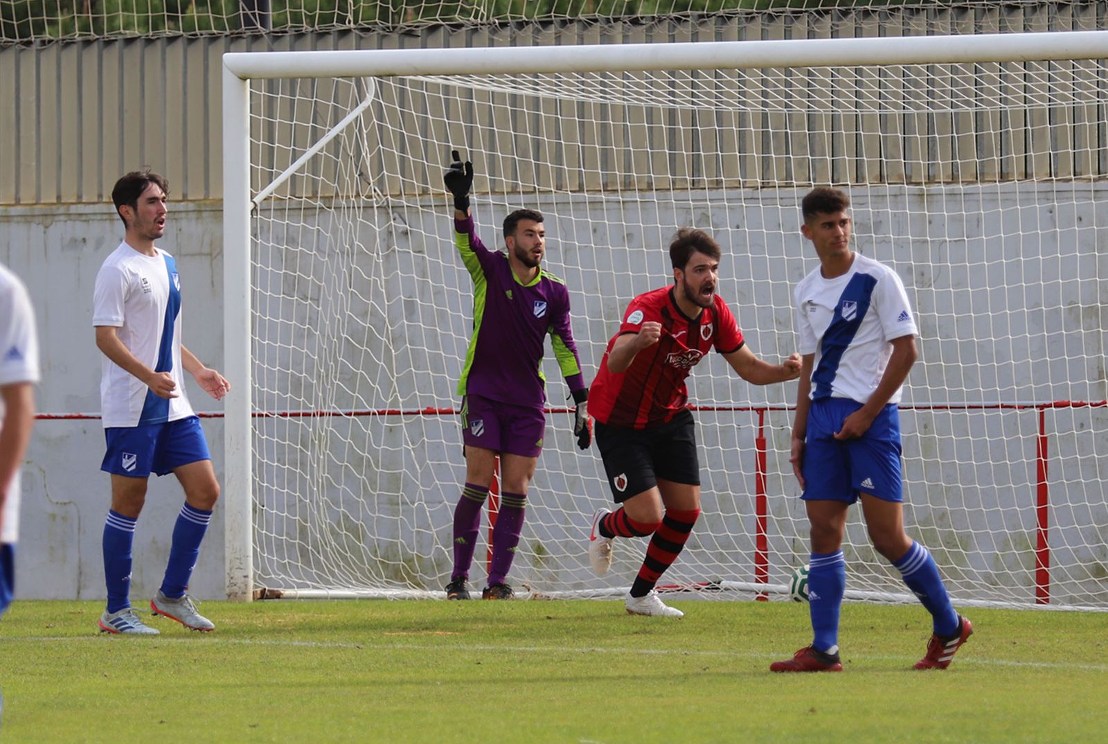Imágenes del encuentro entre el Cartaya y el atlético Onubense