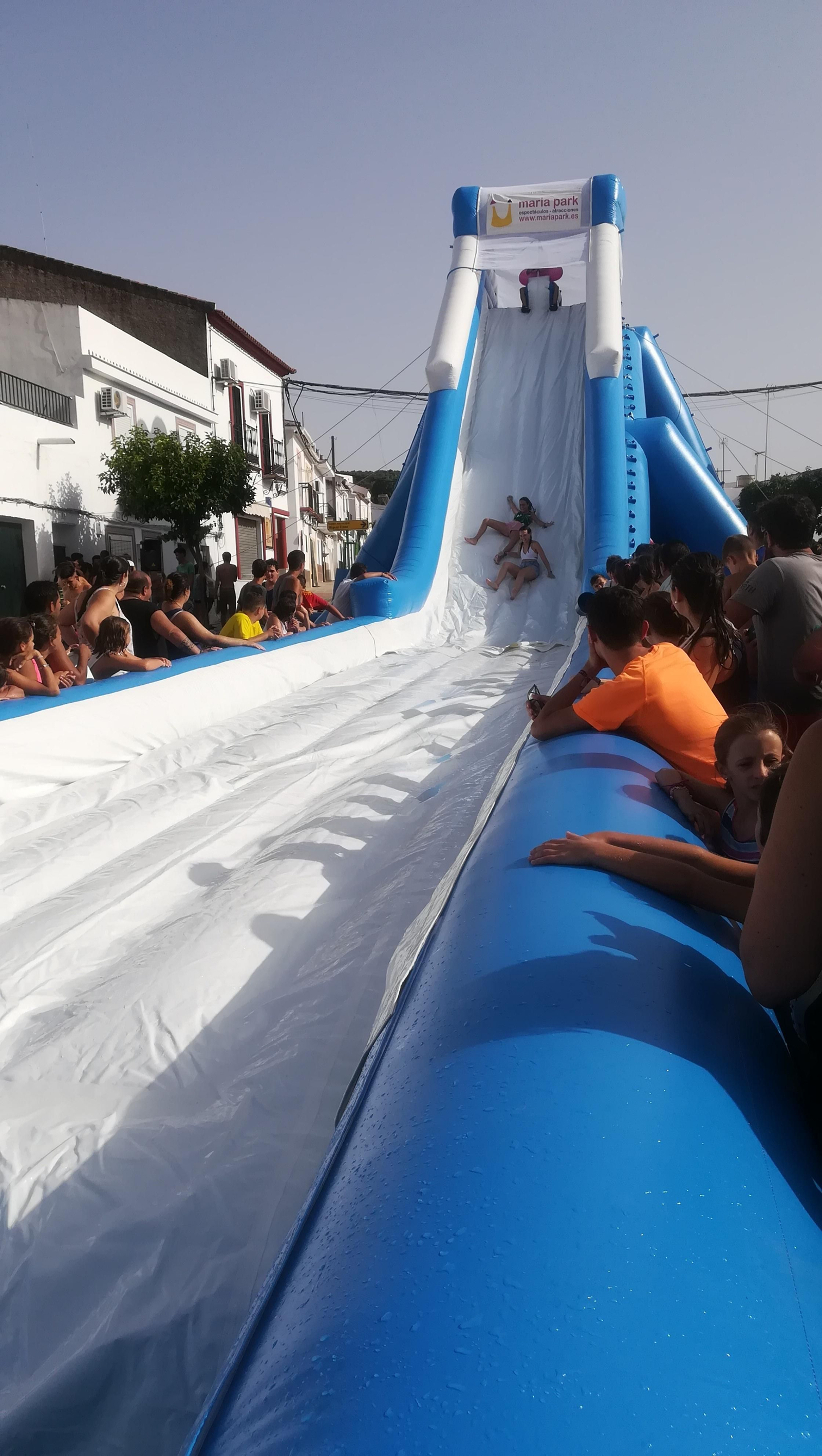 El tobogán de agua de Castilblanco de los Arroyos, el año pasado.