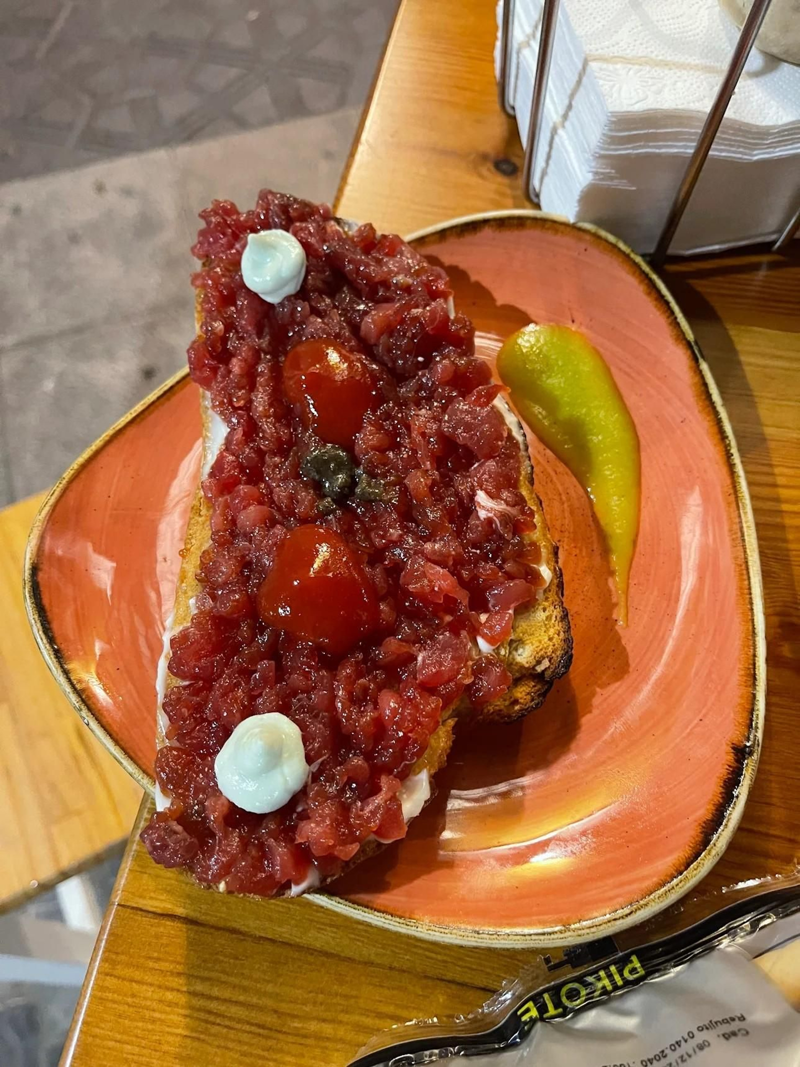 Tosta de Atún con trufa de Mmsón siglo XIX, en Tarifa.