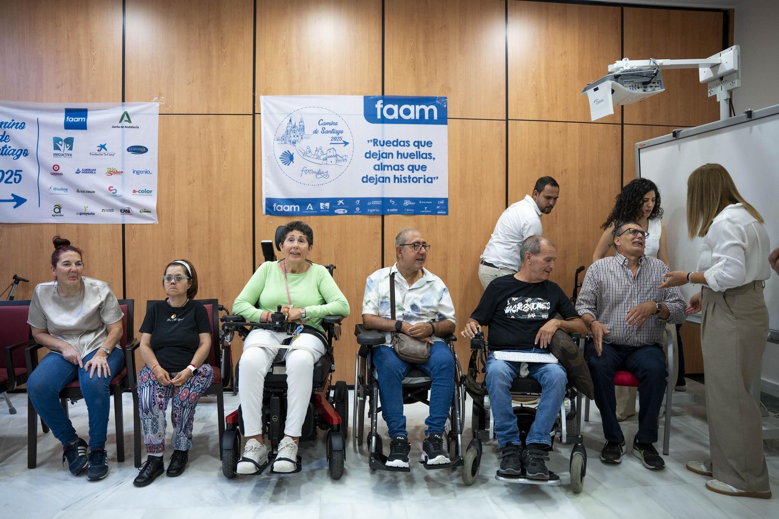 Las imágenes del acto de iniciación del Camino de Santiago de FAAM en Almería