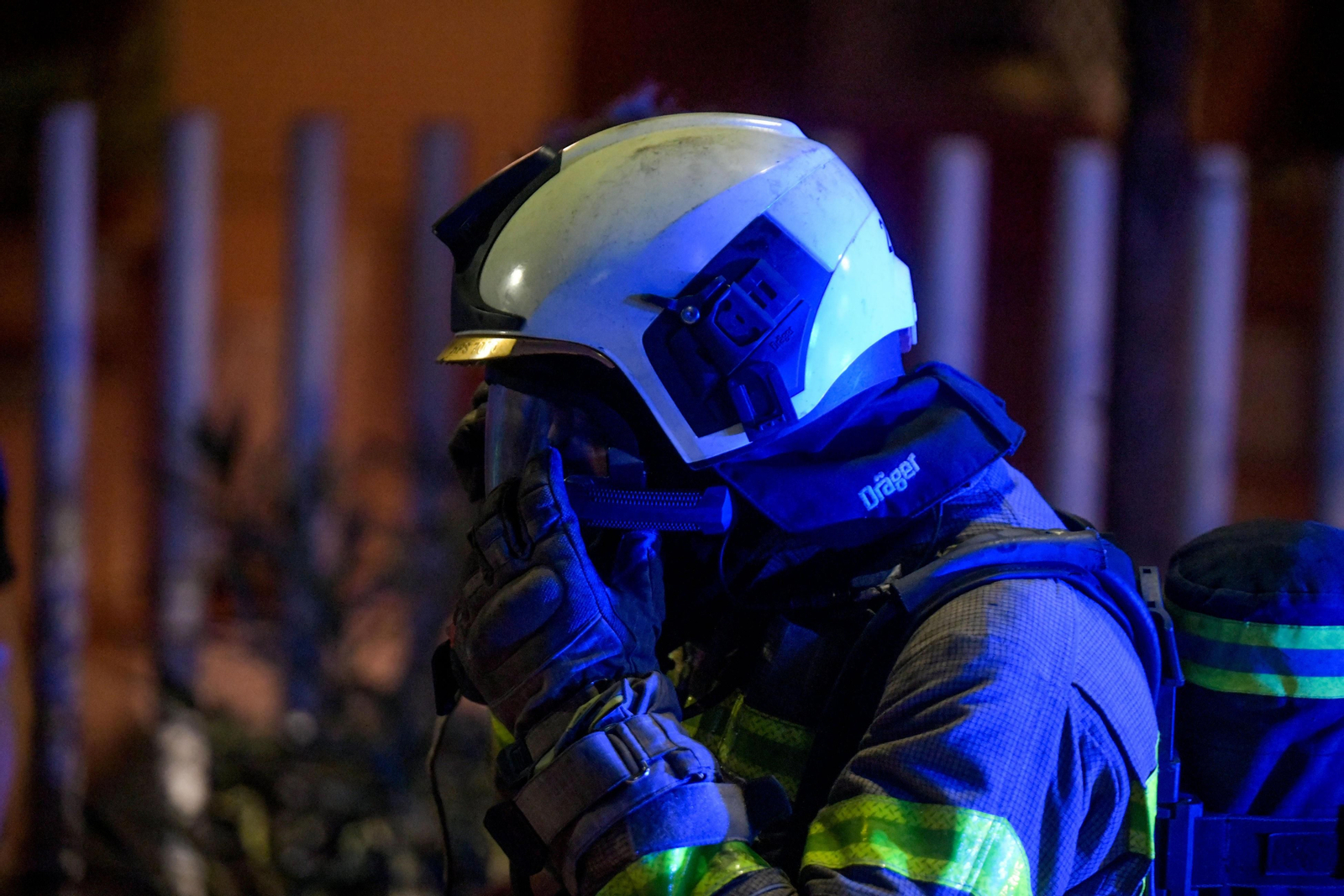 Fuego en el Nevada: un incendio obliga a desalojar el centro comercial y la intervención de los Bomberos