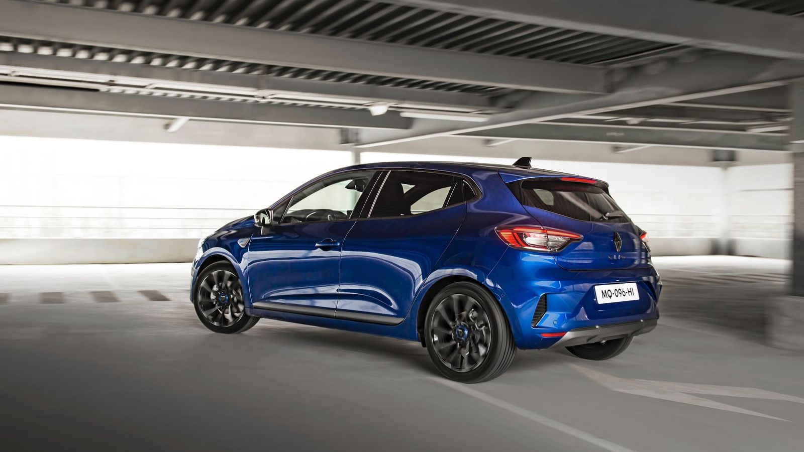 Aún con los cambios, las dimensiones del Clio no varían. Su carrocería, siempre de cinco puertas,mide 4,05 m de largo, 1,99 de ancho y 1,44 de alto.