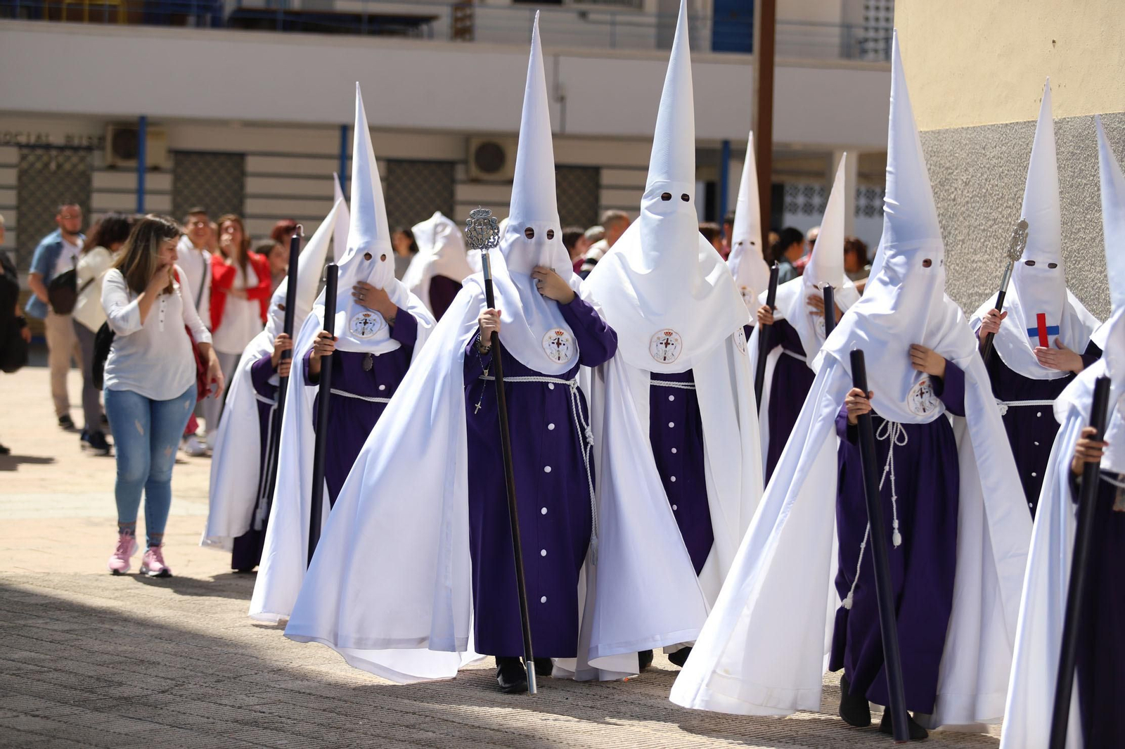 Imágenes del recorrido de la Hermandad del Cristo Cautivo de Huelva