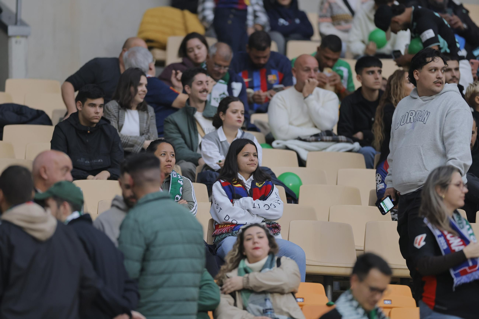 Búscate en las fotos del Betis - Barcelona