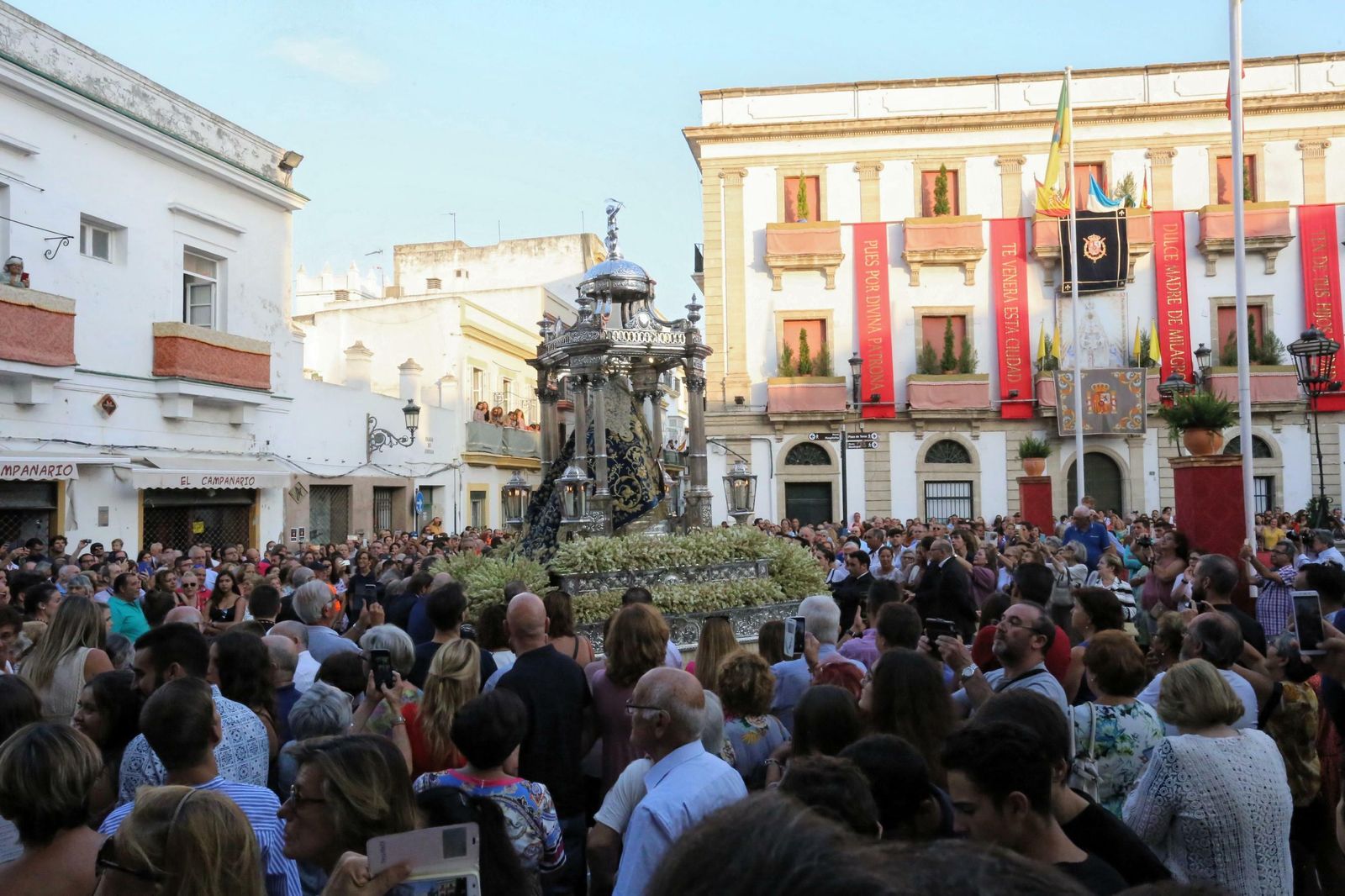 Salida procesional de la Virgen de los Milagros, Patrona de El Puerto