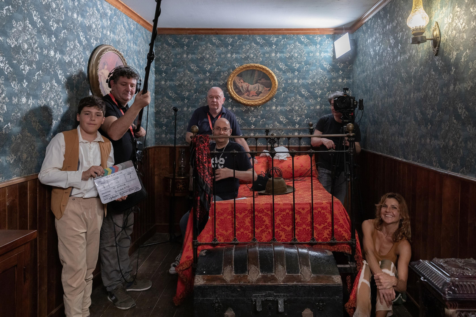 Parte del equipo del corto preparando una de las escenas.