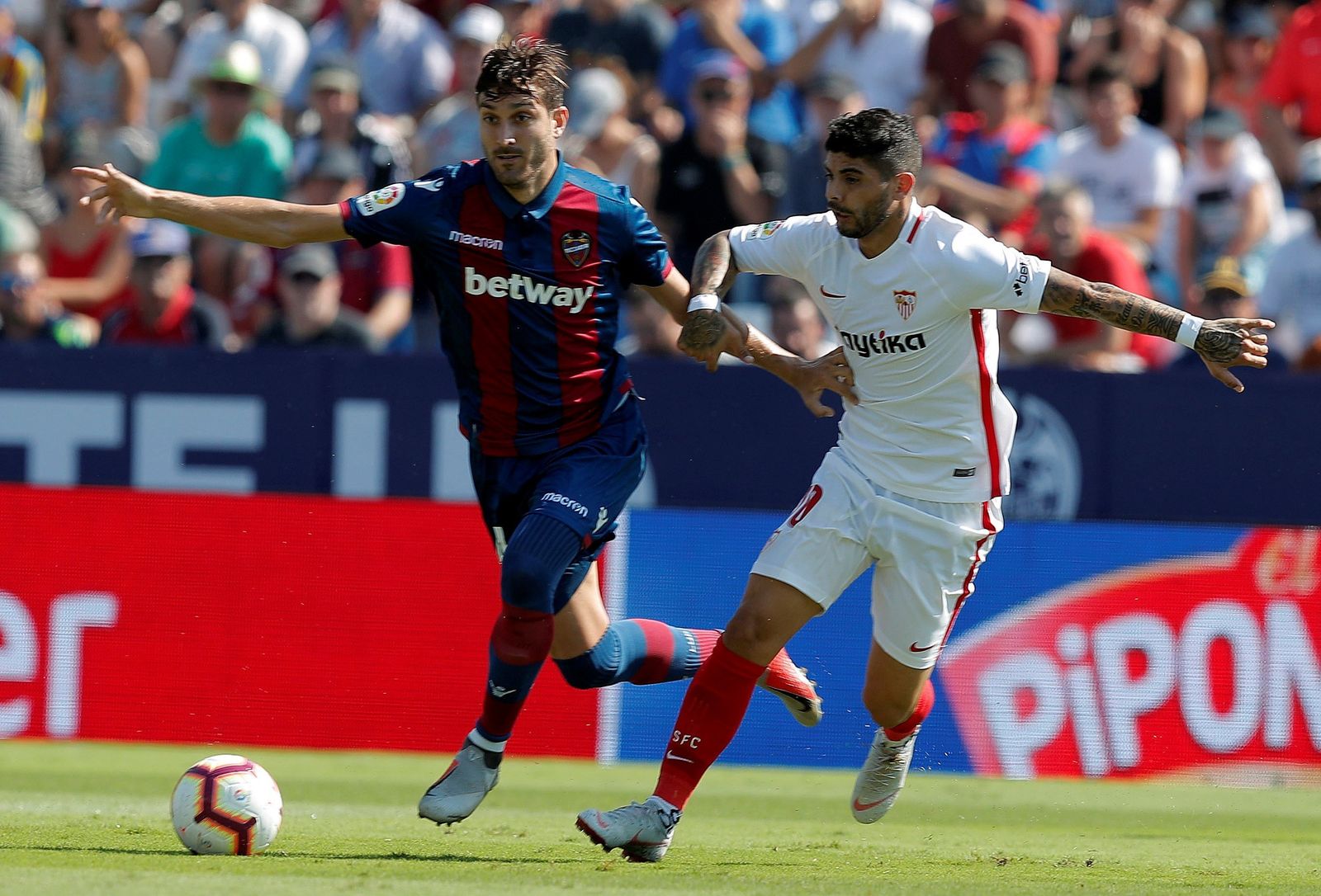 El Levante-Sevilla, en imágenes