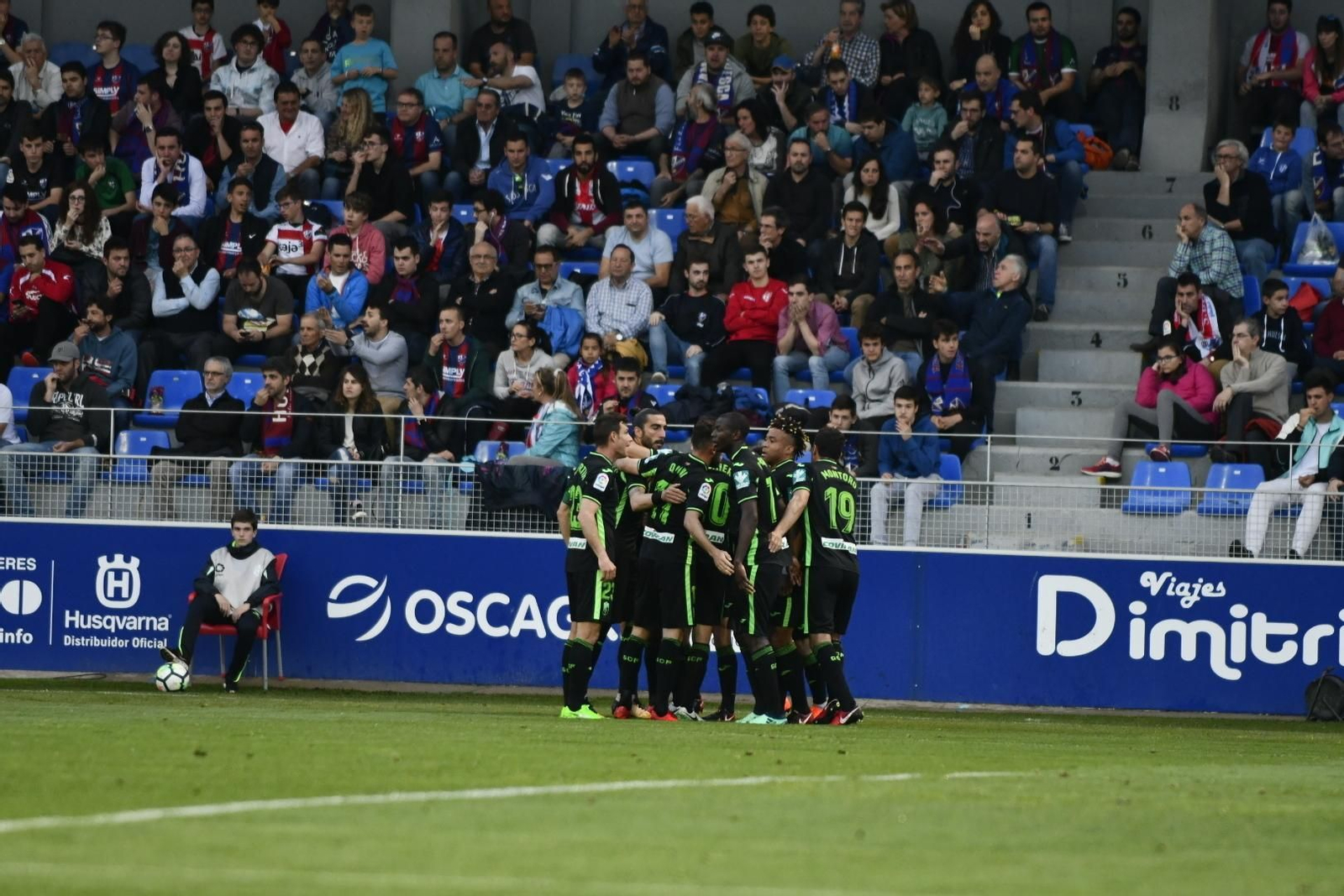El Huesca-Granada CF, en imágenes