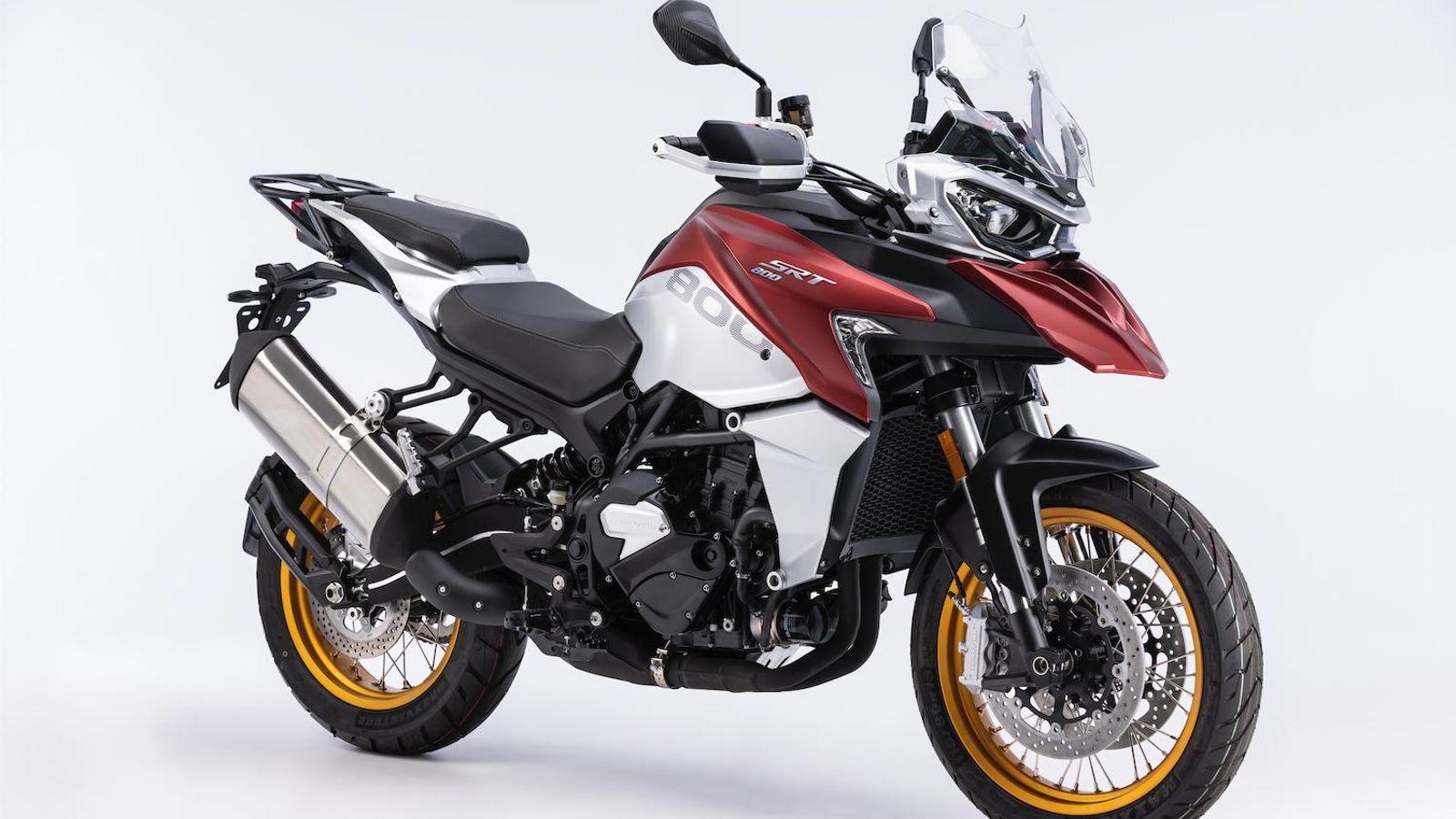 El tope de gama de la familia de QJ Motor le corresponde a las SRT 800, disponible tanto en versión de campo como de asfalto.