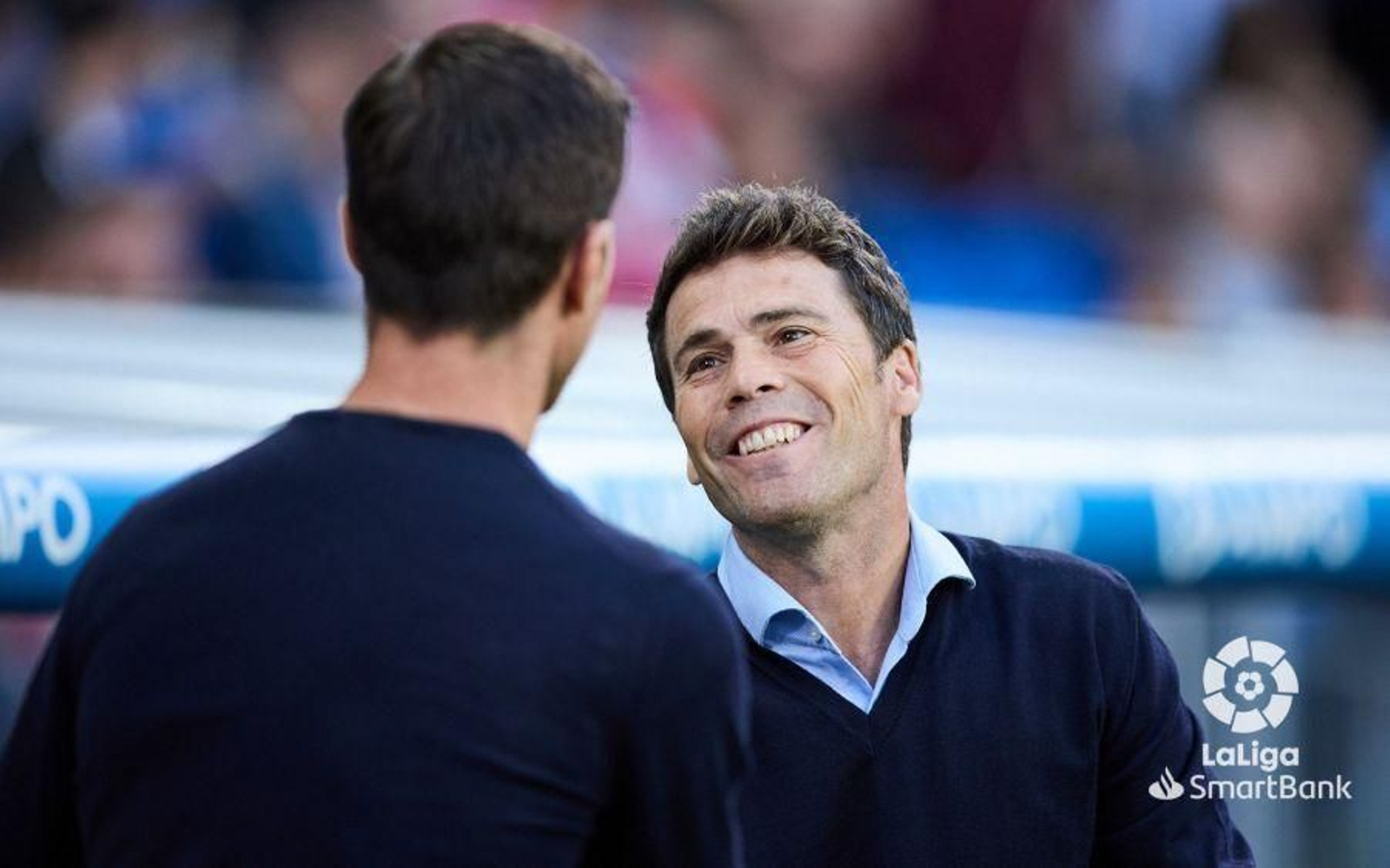 Rubi saluda a Xabi Alonso.