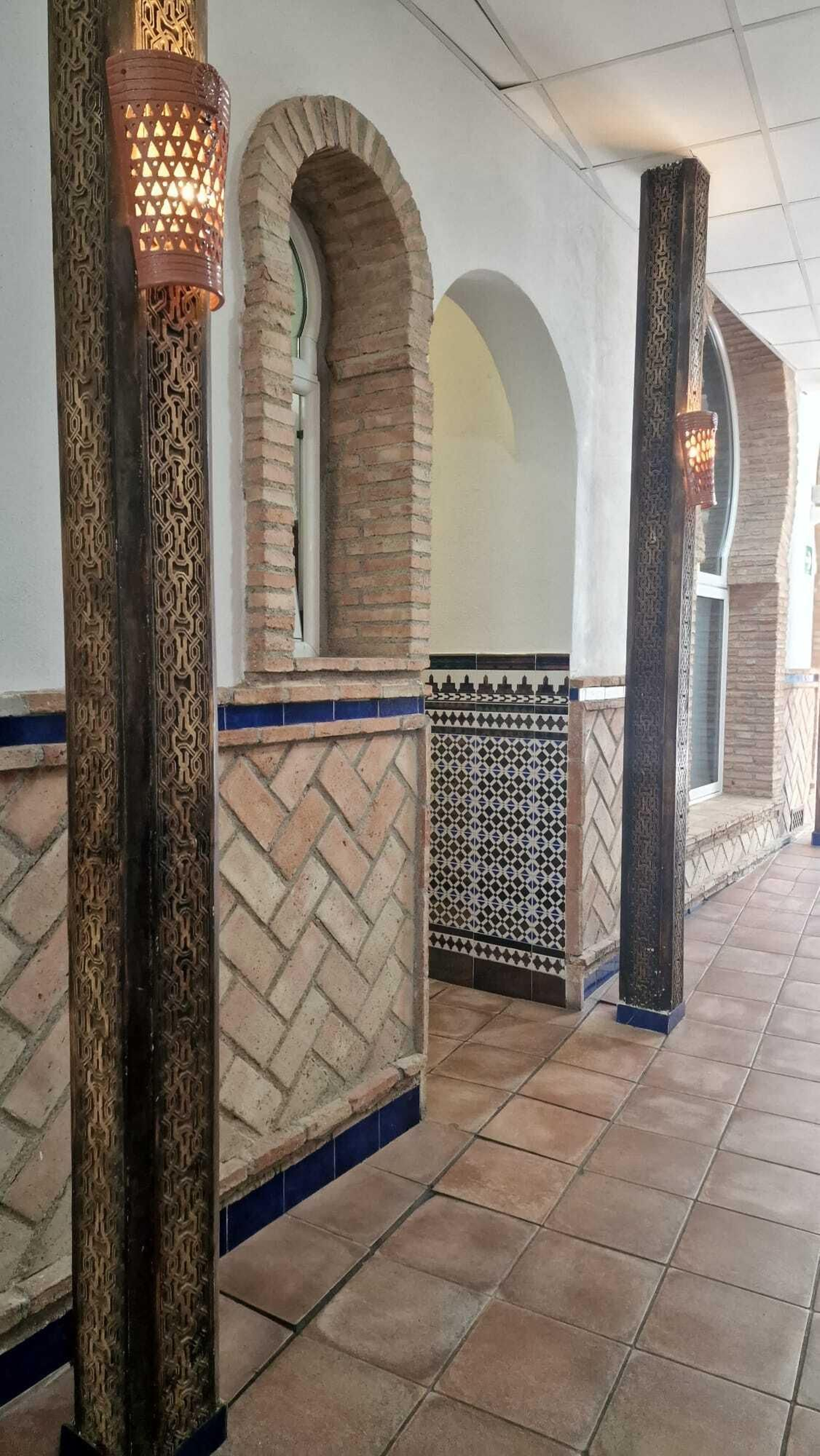 Zona de balneario, con ambientación árabe.