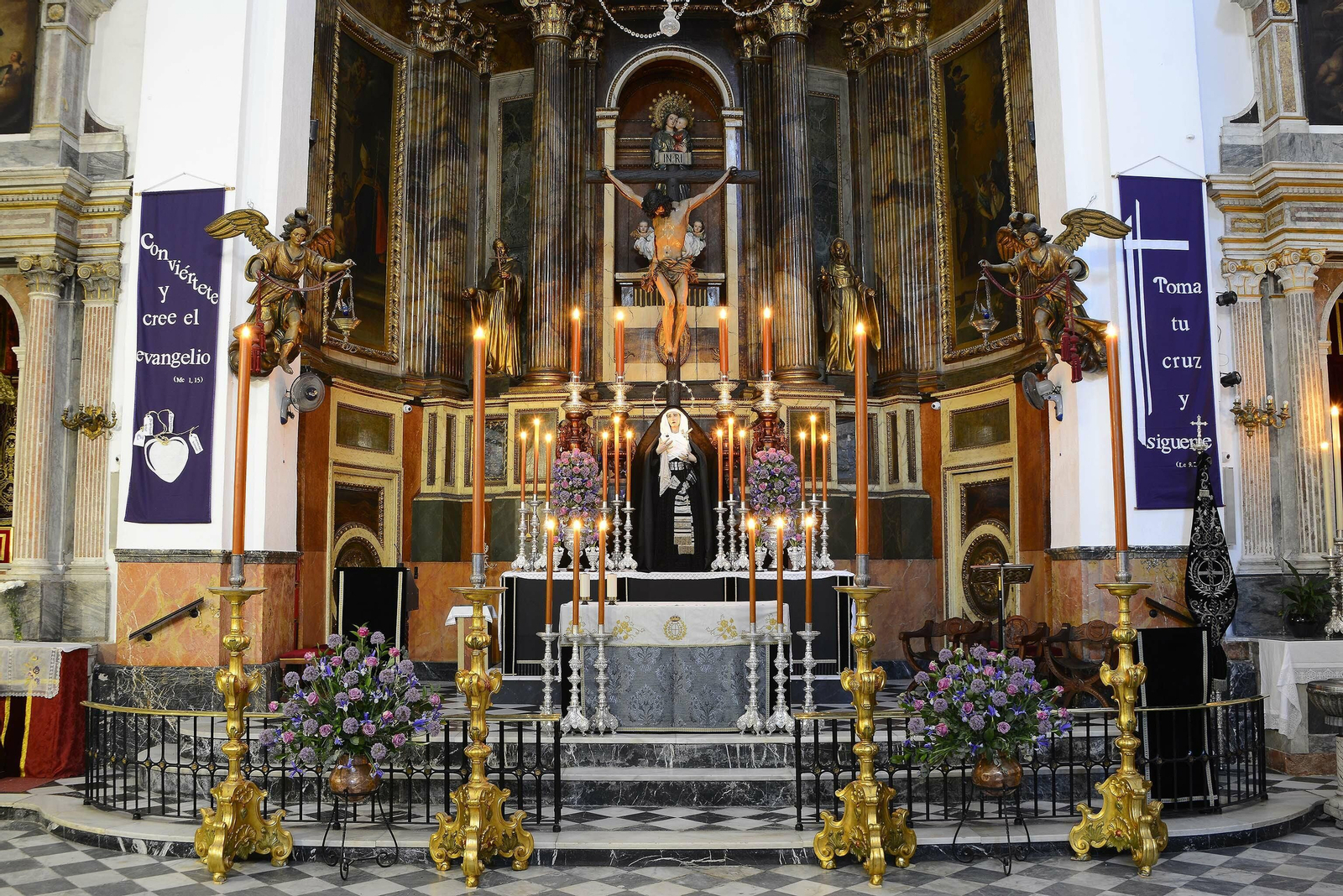 Altar del quinario de Buena Muerte Altar del quinario de Buena Muerte